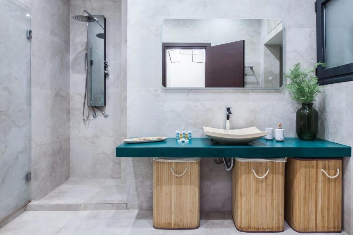 Beautiful Elegant Apartment Next To Monastiraki Ateny Zewnętrze zdjęcie
